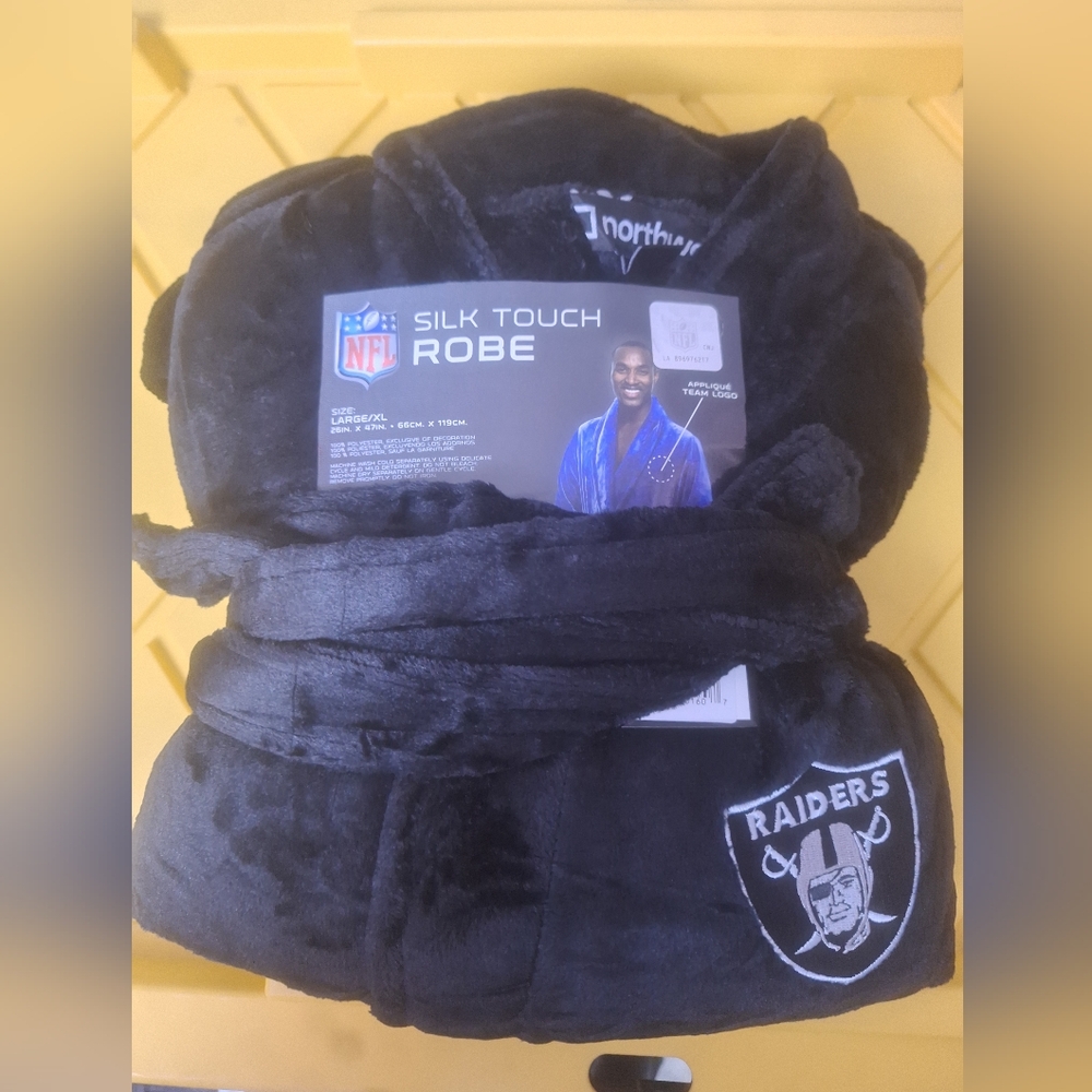 Las Vegas Raiders Silk Robe official licensed (Size L/XL)